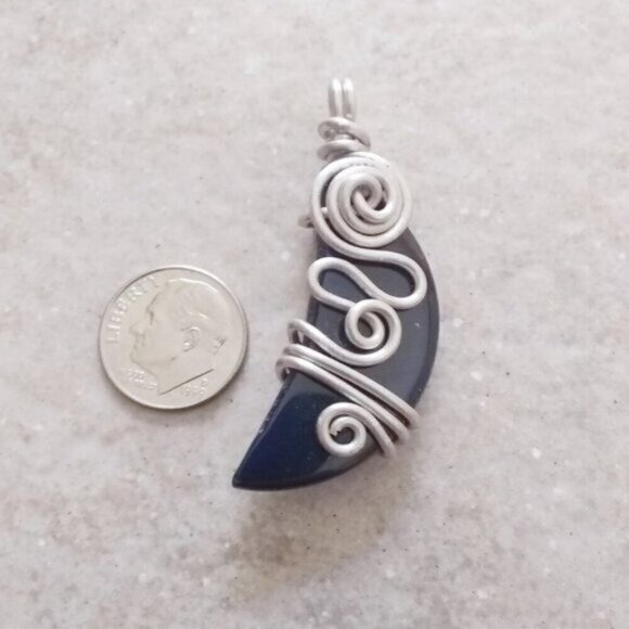 Dark Navy Blue Agate - Celestial Moon - Wire Wrapped Pendant - Moon Goddess - Picture 4 of 7